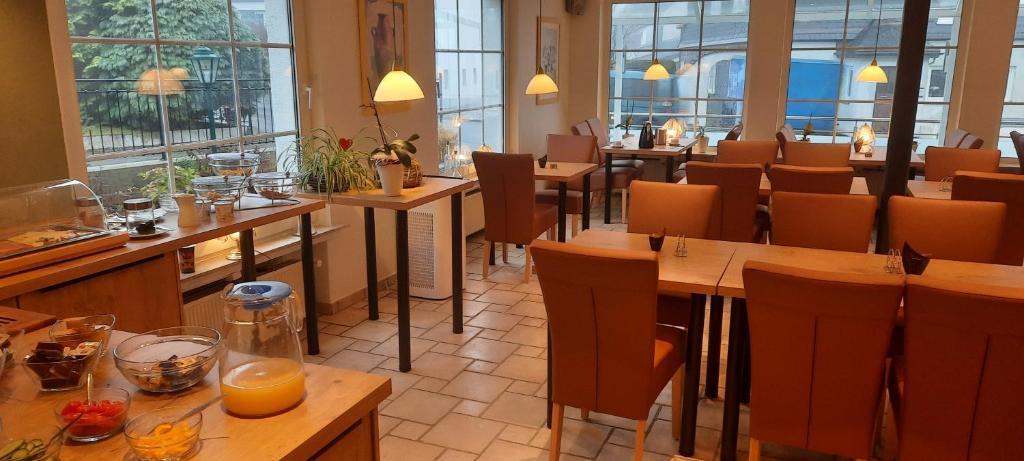 Zum Kreuzberg Hotel 3*
